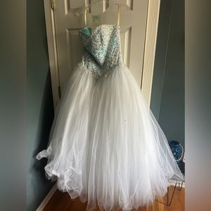 Sweet 16 or quinceanera dress. size 8 with corset back